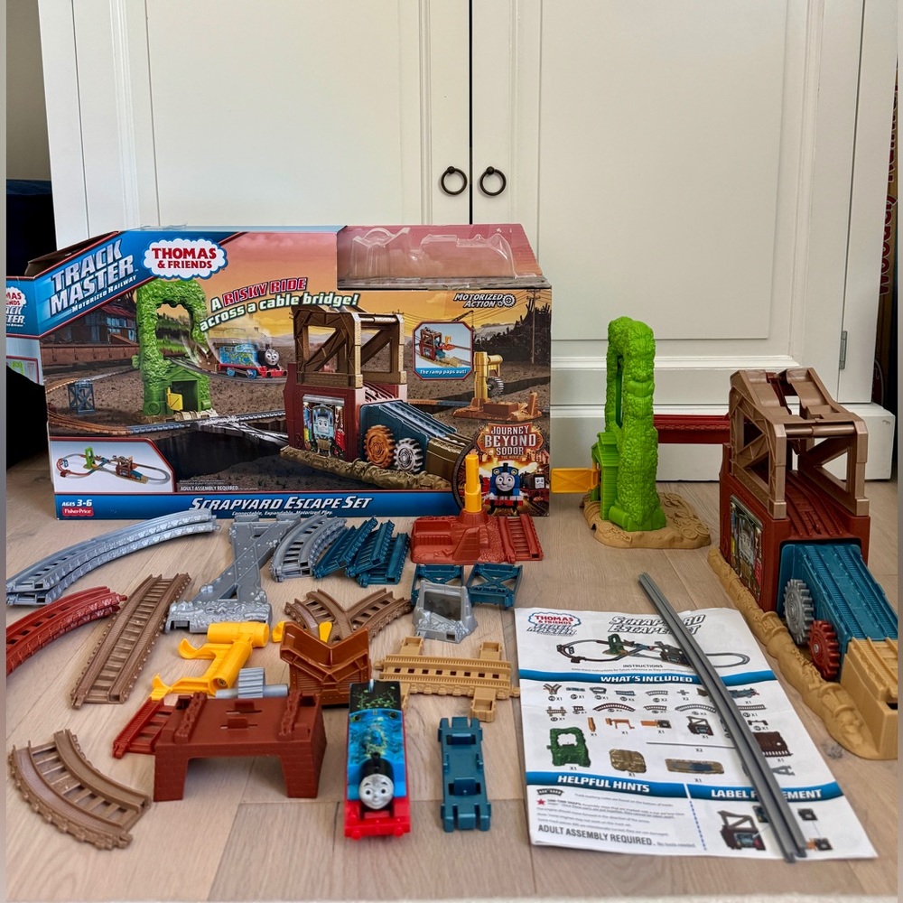 Thomas the Train - Scrapyard Escape Set - Track Master Motorized Railway